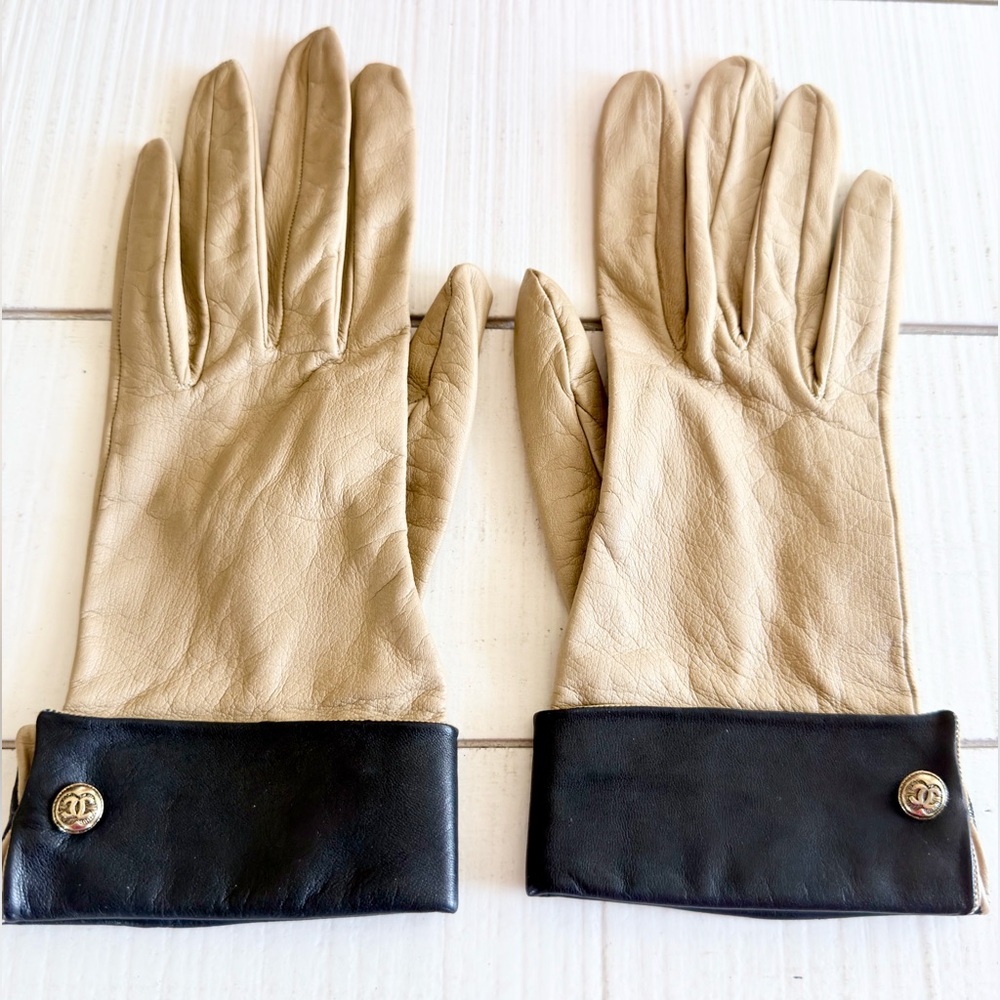 CHANEL Leather Gloves Beige x Black Cheblo Gloves Coco Button 6 1/2